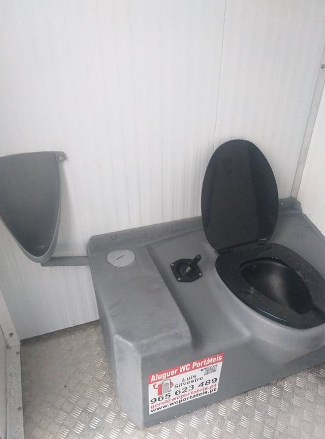 Detalhe da sanita química em plástico